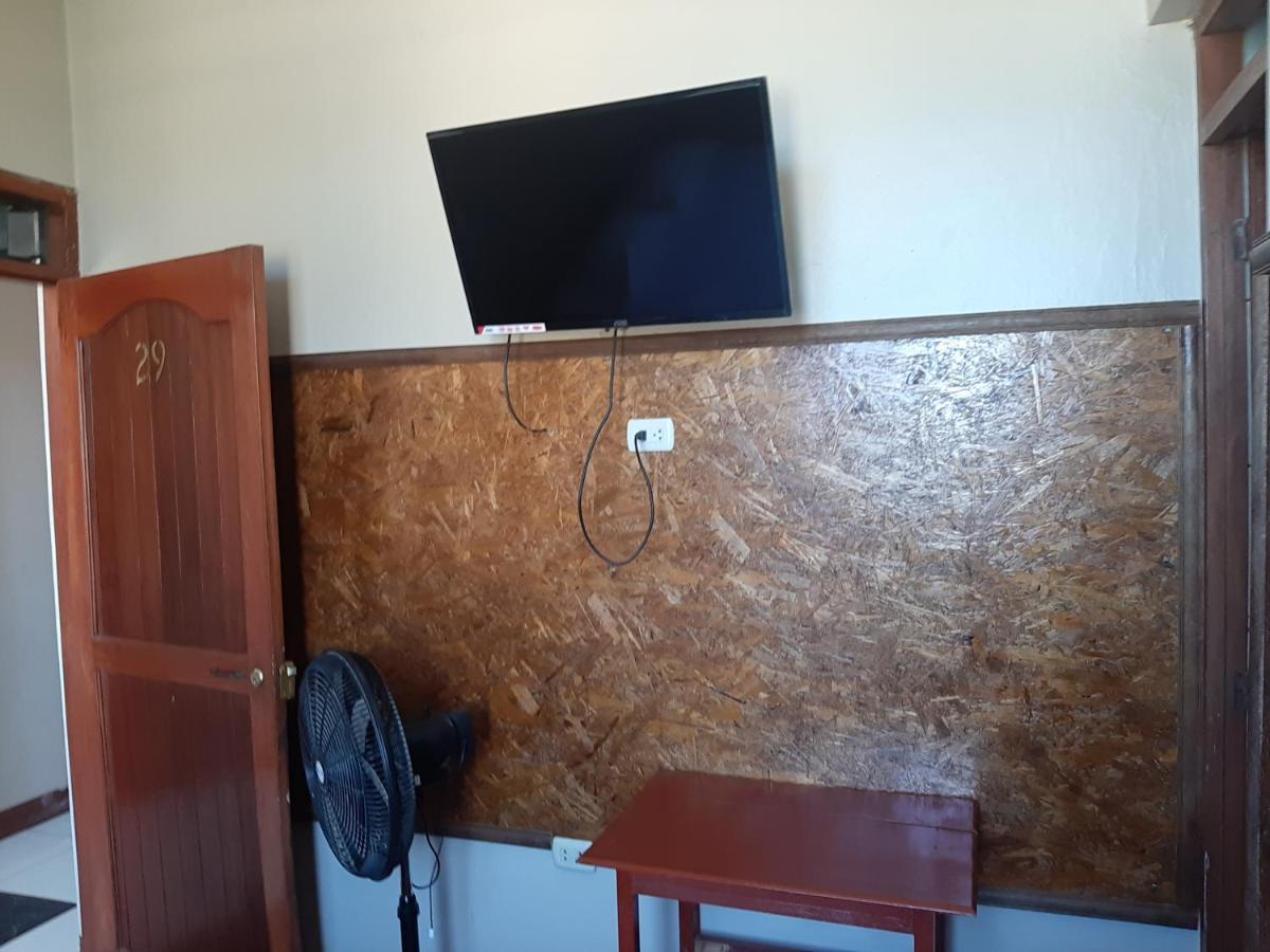 Hotel Hospedaje El Emperador à Pucallpa Extérieur photo