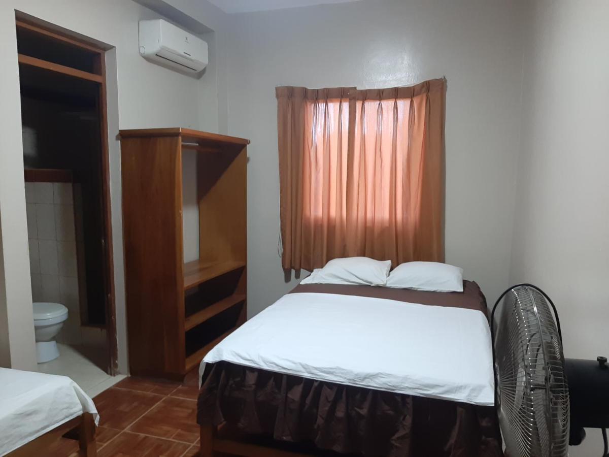 Hotel Hospedaje El Emperador à Pucallpa Extérieur photo