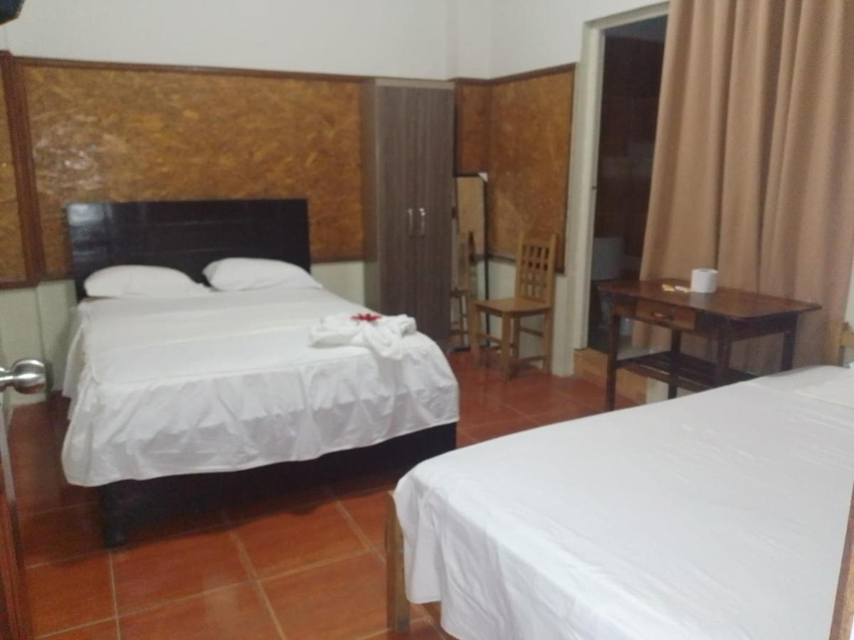 Hotel Hospedaje El Emperador à Pucallpa Extérieur photo