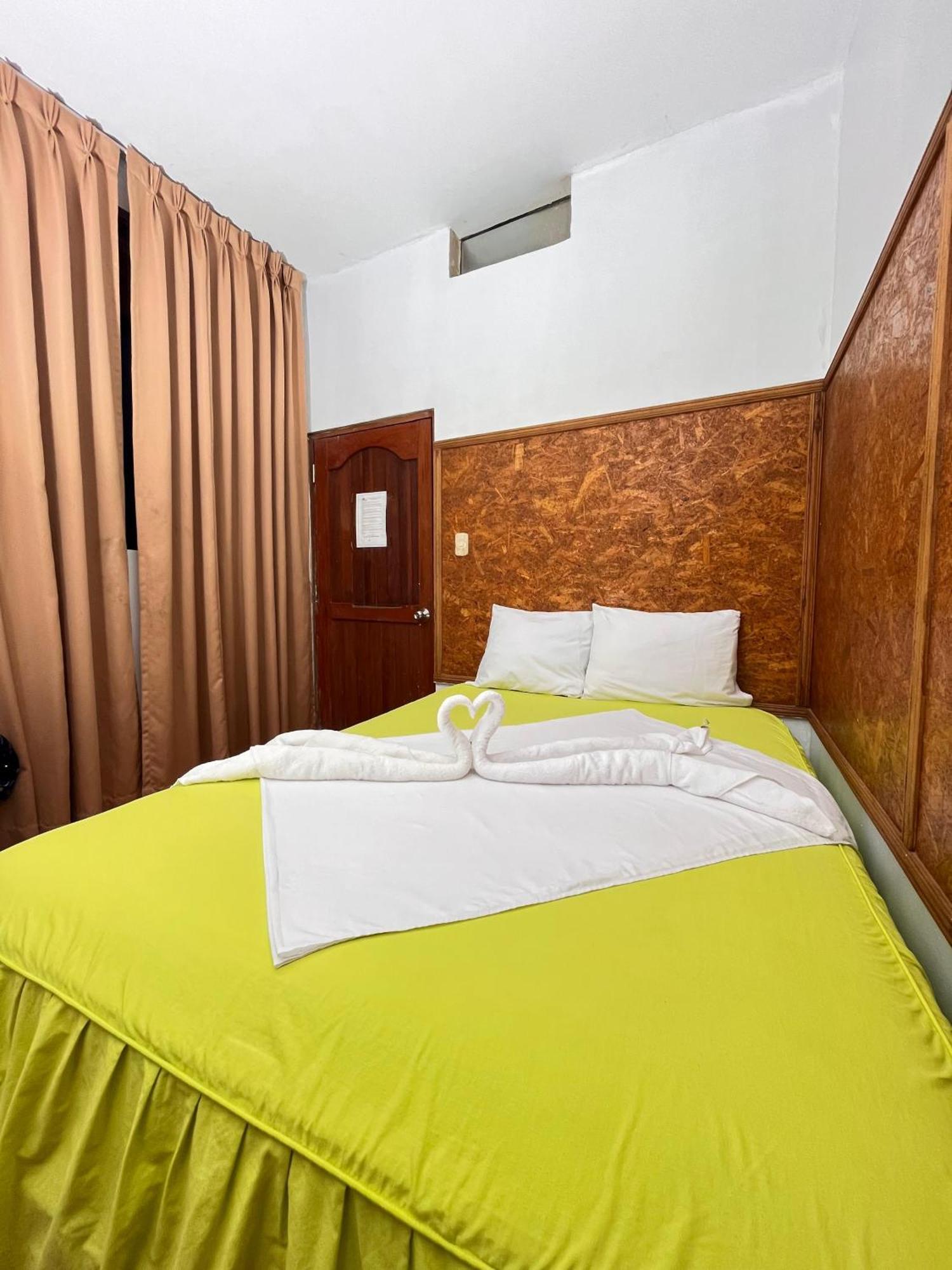 Hotel Hospedaje El Emperador à Pucallpa Extérieur photo