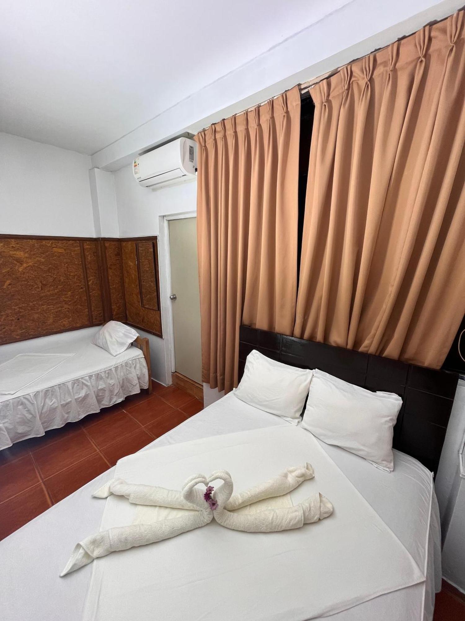 Hotel Hospedaje El Emperador à Pucallpa Extérieur photo