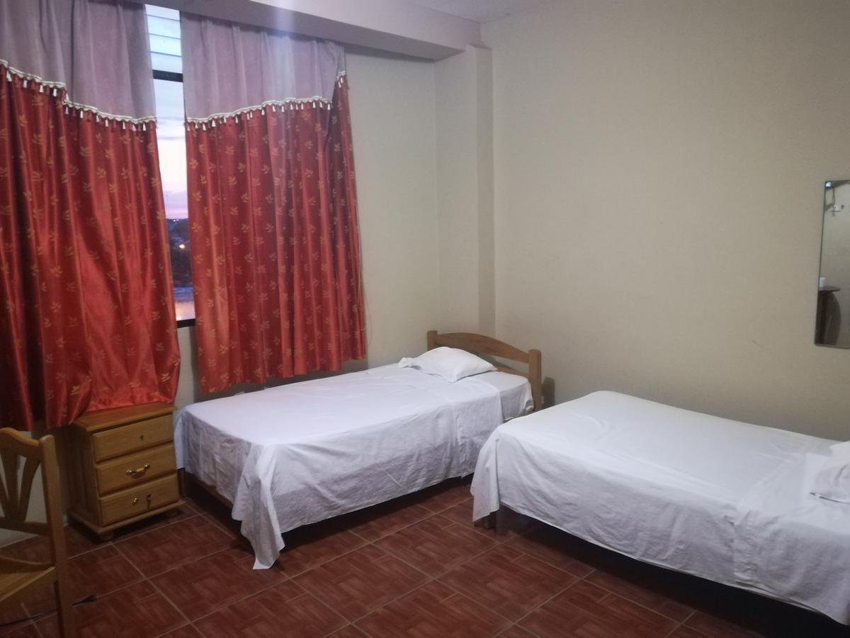 Hotel Hospedaje El Emperador à Pucallpa Extérieur photo