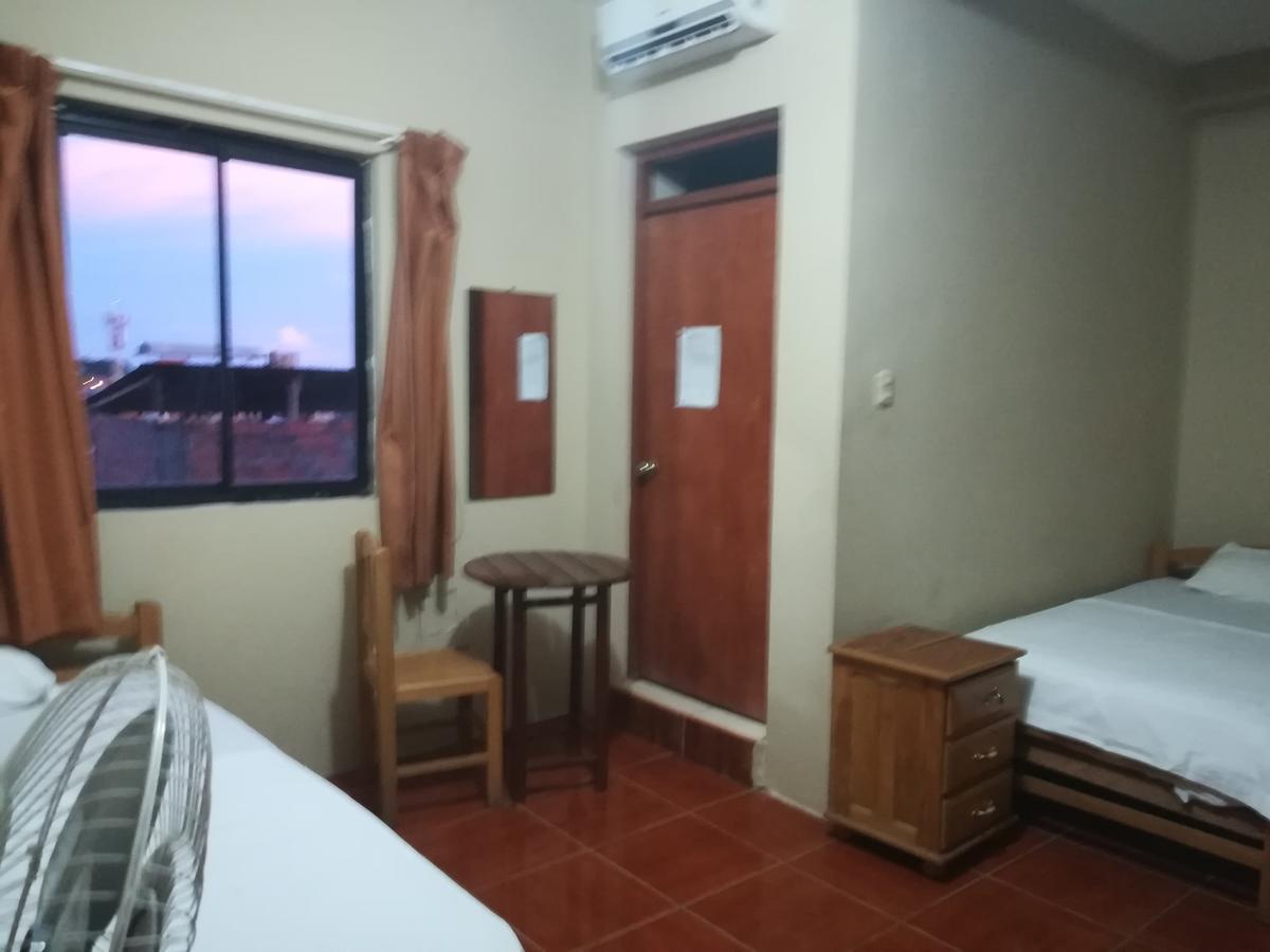 Hotel Hospedaje El Emperador à Pucallpa Extérieur photo