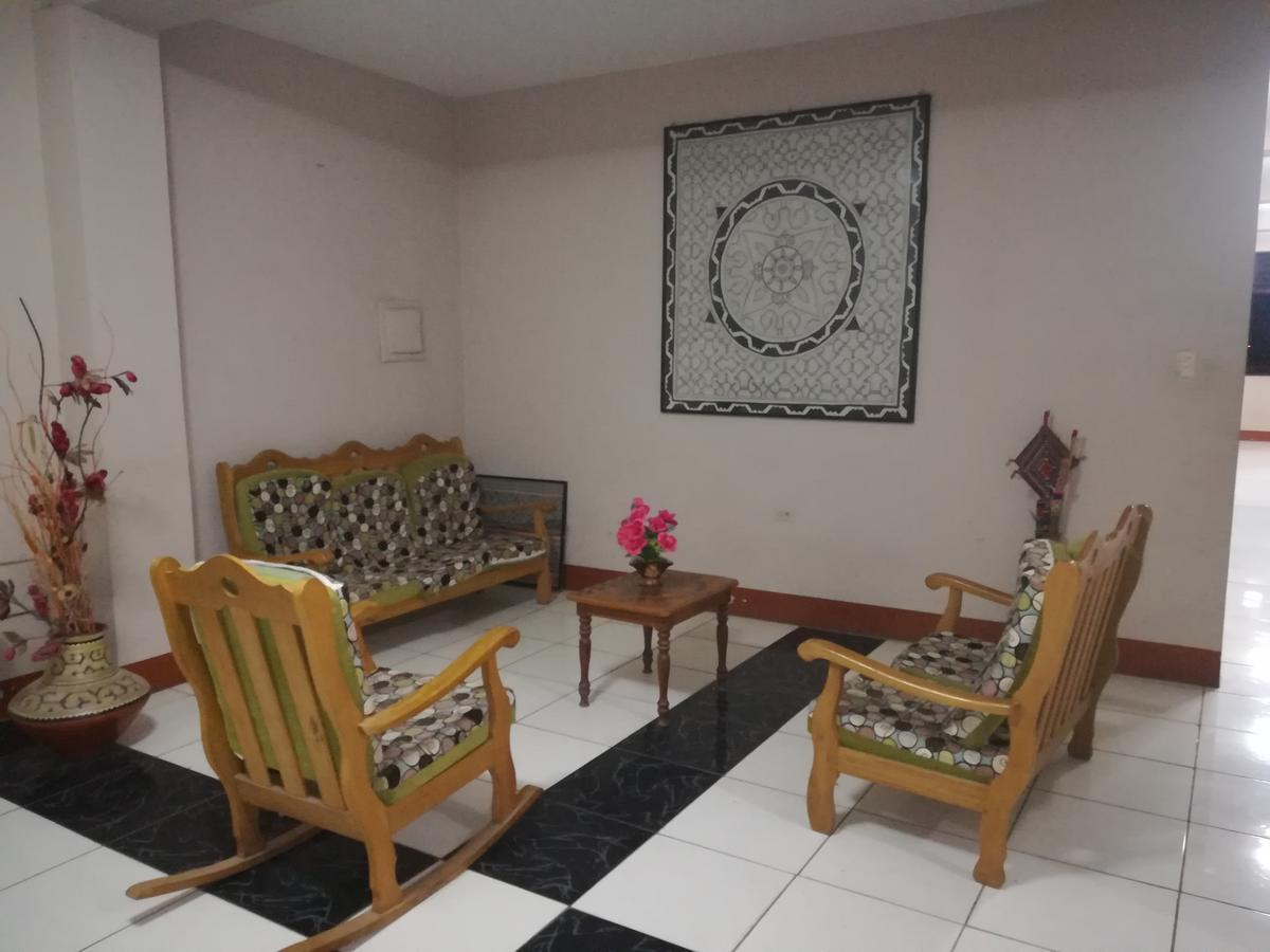 Hotel Hospedaje El Emperador à Pucallpa Extérieur photo