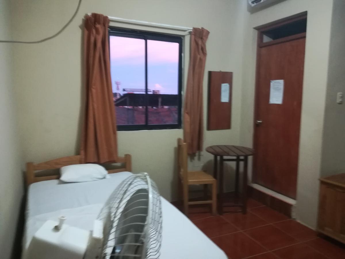 Hotel Hospedaje El Emperador à Pucallpa Extérieur photo