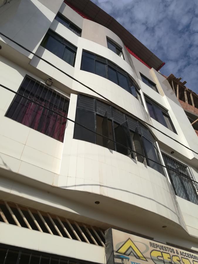 Hotel Hospedaje El Emperador à Pucallpa Extérieur photo