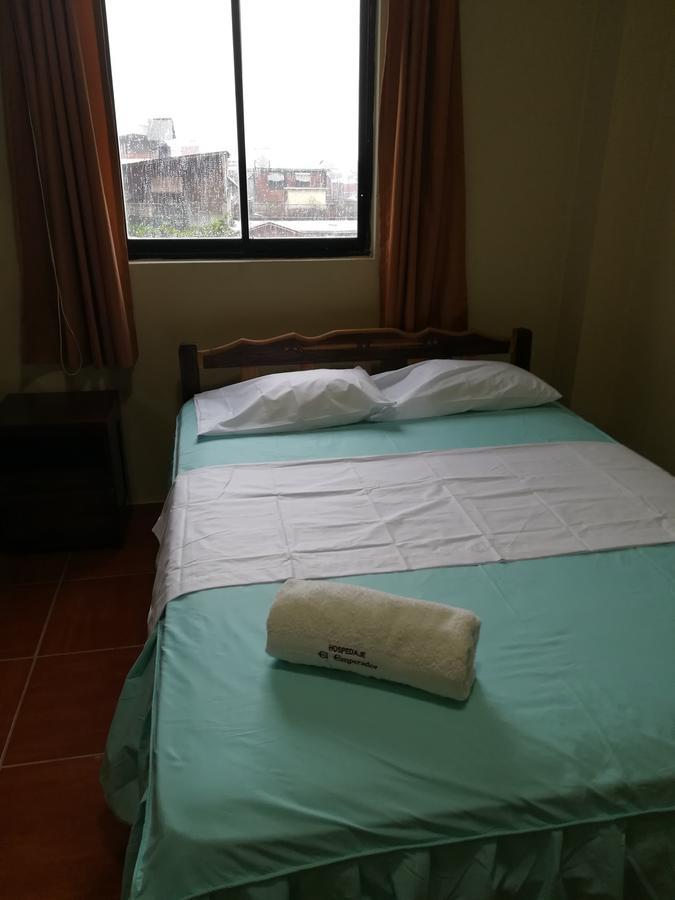 Hotel Hospedaje El Emperador à Pucallpa Extérieur photo