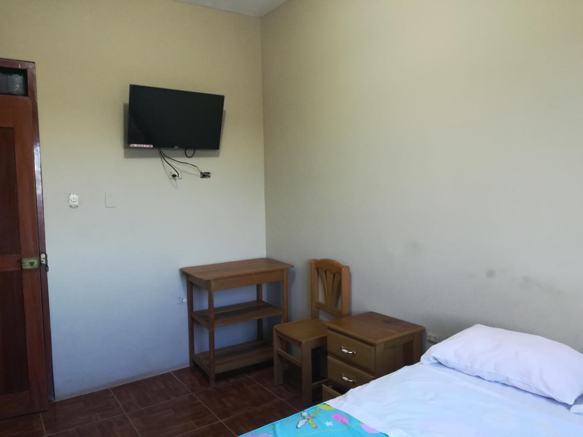 Hotel Hospedaje El Emperador à Pucallpa Extérieur photo