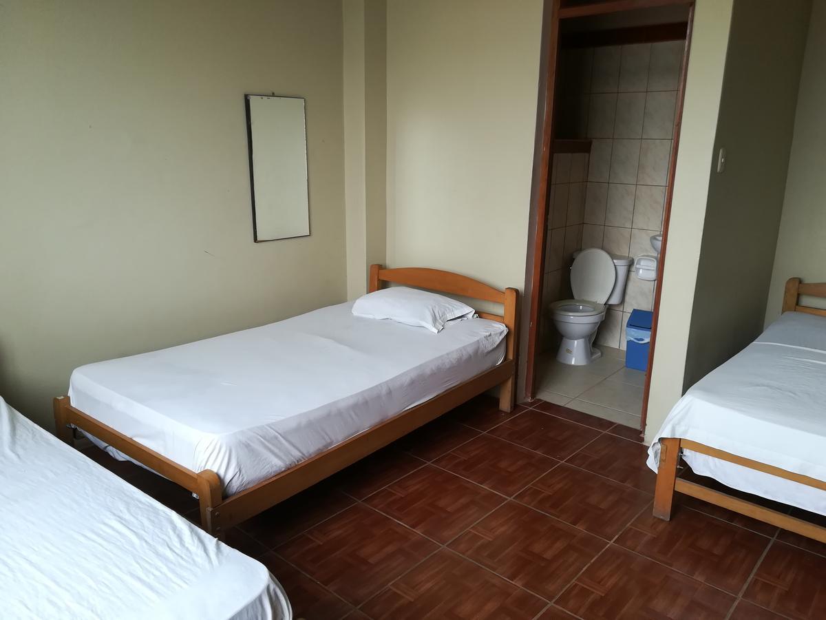 Hotel Hospedaje El Emperador à Pucallpa Extérieur photo