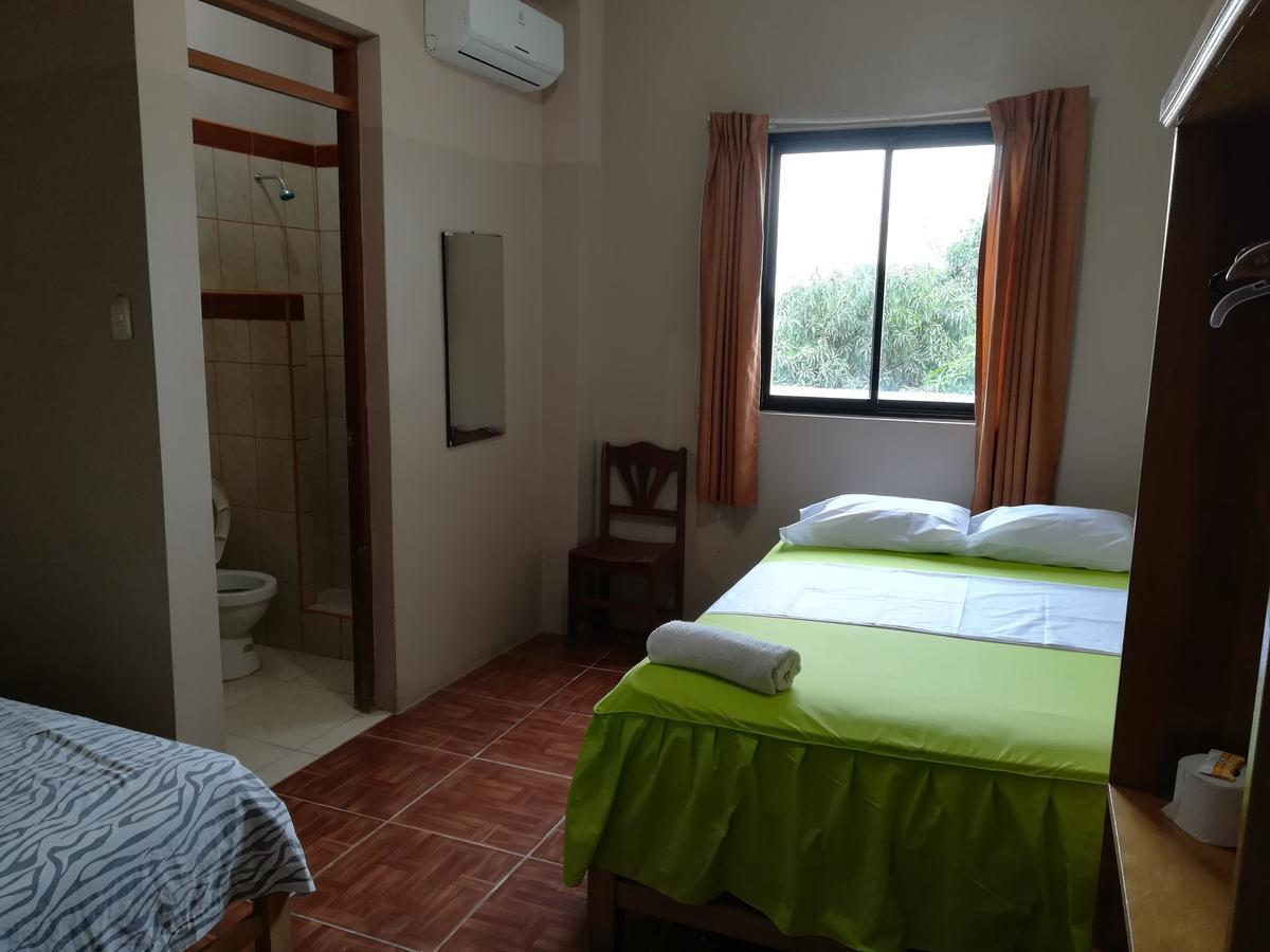 Hotel Hospedaje El Emperador à Pucallpa Extérieur photo