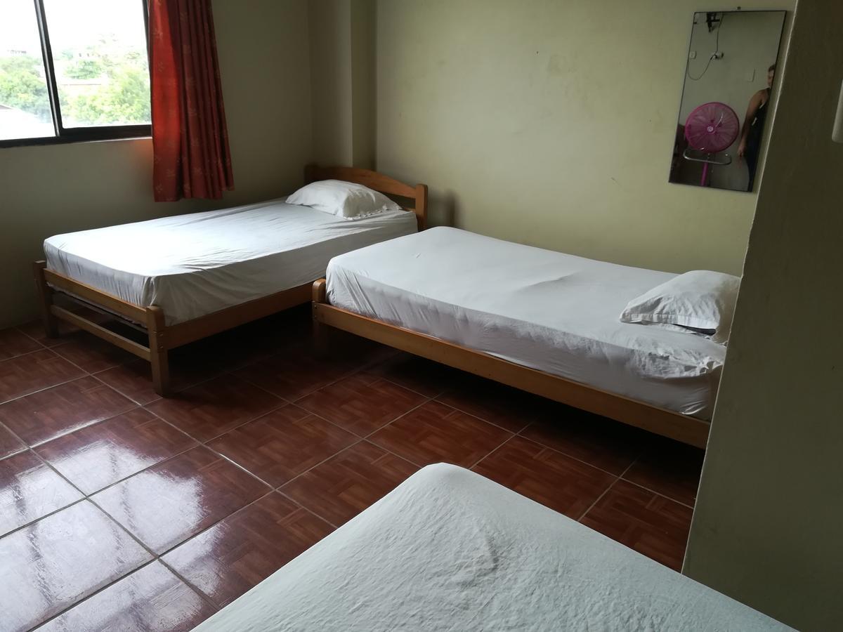 Hotel Hospedaje El Emperador à Pucallpa Extérieur photo